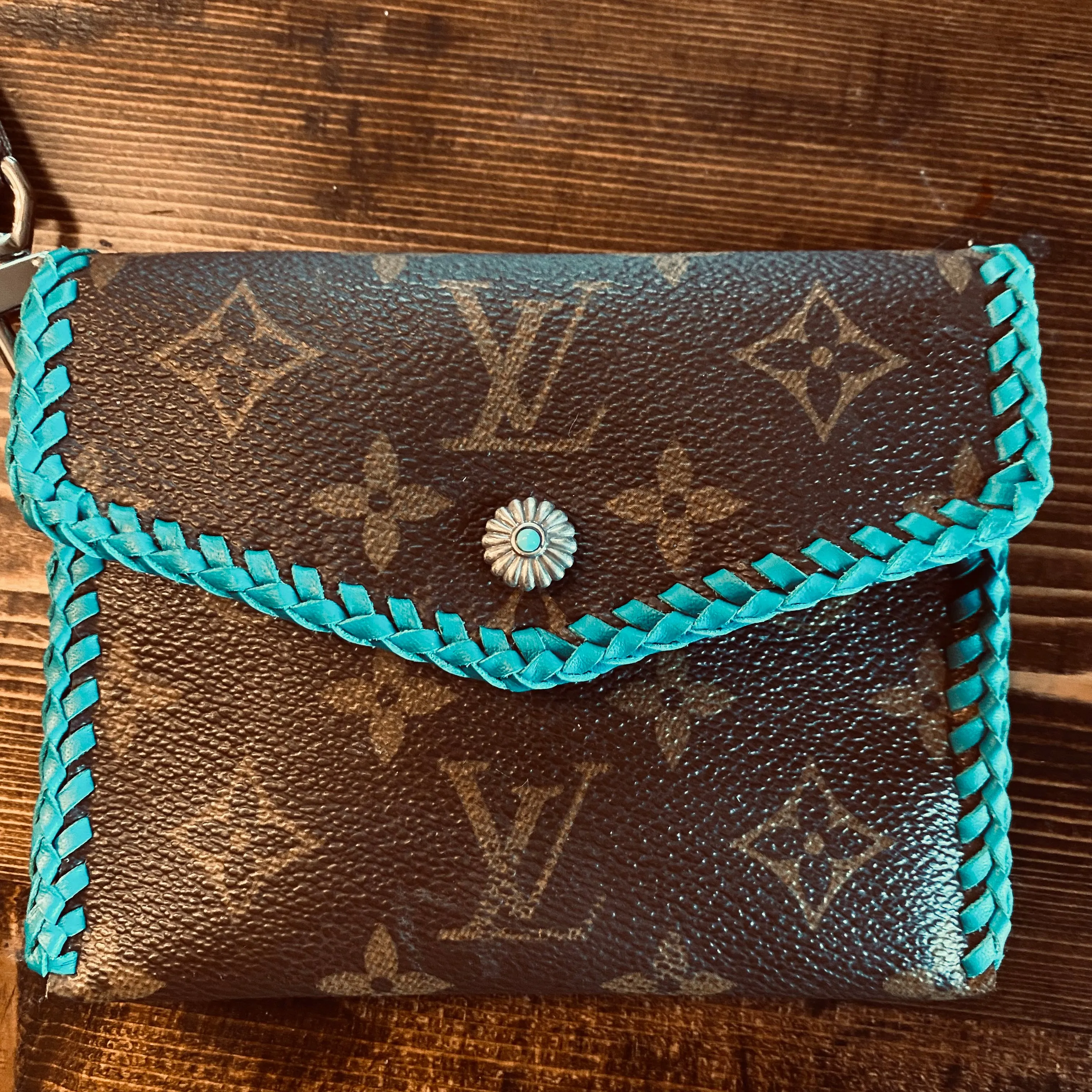 The Cardinal - Turquoise Vintage Card Holder/Wallet/Keychain
